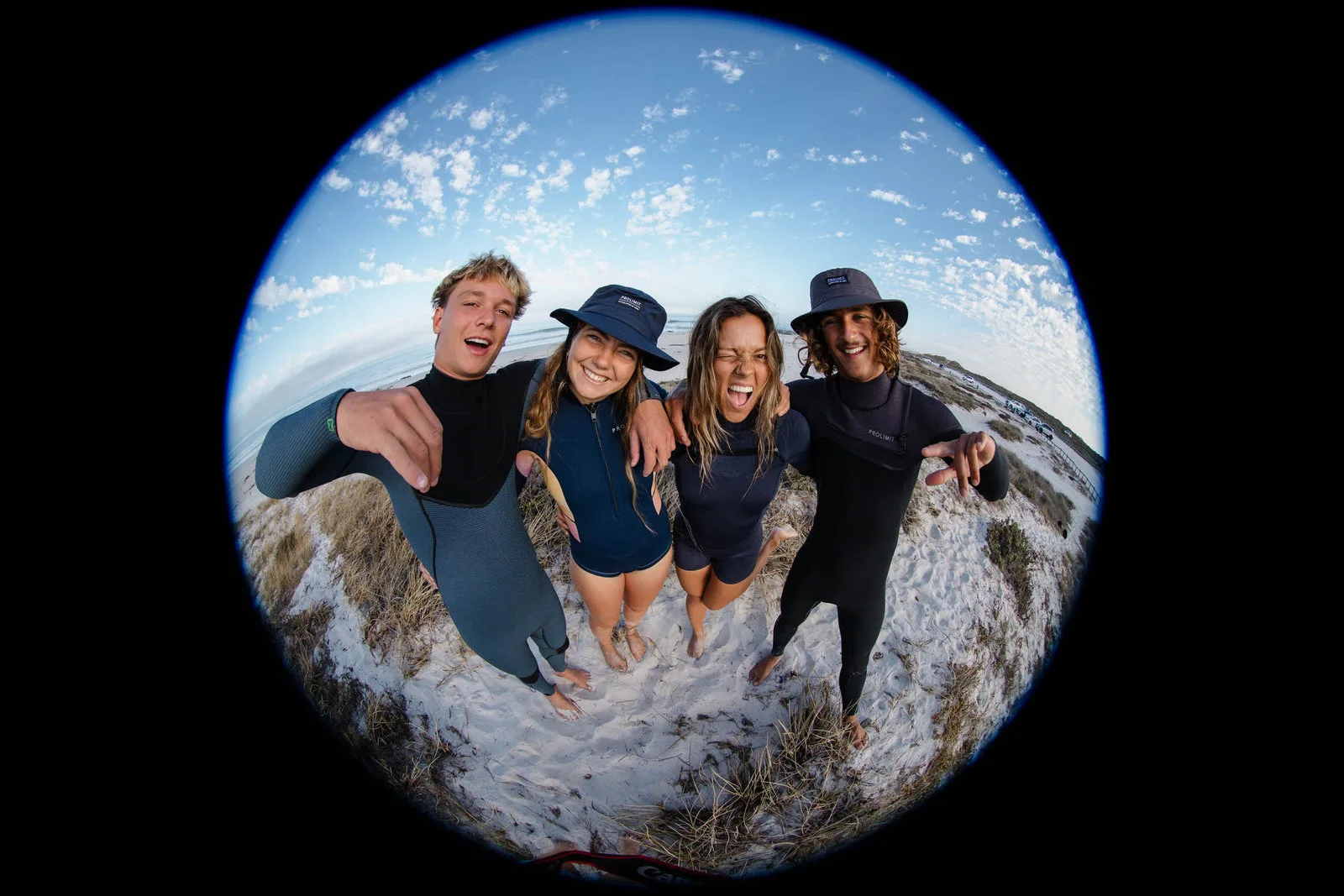 Equipe Prolimit reunida na praia